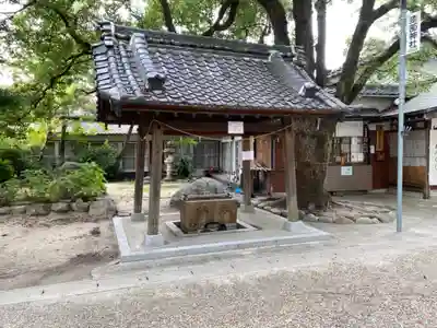 漆部神社の手水舎