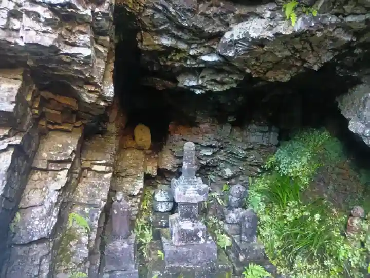 日龍峯寺(高澤観音)(美濃清水)の{uncategorized: "未分類", other: "その他", undefined: "問題あり", building: "その他建物", grave: "お墓", sacred_gate: "鳥居", guardian: "狛犬", statue: "像", buddha: "仏像", history: "歴史", nature: "自然", garden: "庭園", animal: "動物", pagoda: "塔", temizu: "手水舎", mountain_gate: "山門・神門", sanctuary: "本殿・本堂", subordinate: "末社・摂社", art: "芸術", scenery: "景色", jizo: "地蔵", ema: "絵馬", goshuin: "御朱印", omikuji: "おみくじ", items: "授与品その他", amulet: "お守り", goshuincho: "御朱印帳", eats: "食事", festival: "お祭り", votive_dance: "神楽", shichigosan: "七五三参", wedding: "結婚式", experience: "体験その他", initially: "初詣", around: "周辺", anti_infection: "感染症対策"}