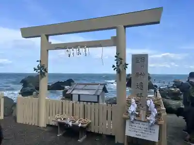 二見興玉神社の{uncategorized: "未分類", other: "その他", undefined: "問題あり", building: "その他建物", grave: "お墓", sacred_gate: "鳥居", guardian: "狛犬", statue: "像", buddha: "仏像", history: "歴史", nature: "自然", garden: "庭園", animal: "動物", pagoda: "塔", temizu: "手水舎", mountain_gate: "山門・神門", sanctuary: "本殿・本堂", subordinate: "末社・摂社", art: "芸術", scenery: "景色", jizo: "地蔵", ema: "絵馬", goshuin: "御朱印", omikuji: "おみくじ", items: "授与品その他", amulet: "お守り", goshuincho: "御朱印帳", eats: "食事", festival: "お祭り", votive_dance: "神楽", shichigosan: "七五三参", wedding: "結婚式", experience: "体験その他", initially: "初詣", around: "周辺", anti_infection: "感染症対策"}