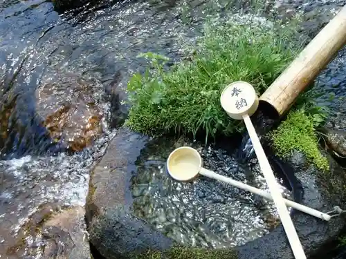 諏訪大社上社前宮の手水舎