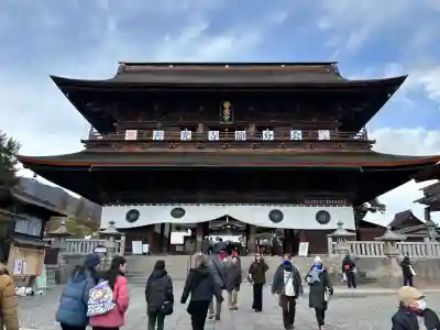 善光寺の{uncategorized: "未分類", other: "その他", undefined: "問題あり", building: "その他建物", grave: "お墓", sacred_gate: "鳥居", guardian: "狛犬", statue: "像", buddha: "仏像", history: "歴史", nature: "自然", garden: "庭園", animal: "動物", pagoda: "塔", temizu: "手水舎", mountain_gate: "山門・神門", sanctuary: "本殿・本堂", subordinate: "末社・摂社", art: "芸術", scenery: "景色", jizo: "地蔵", ema: "絵馬", goshuin: "御朱印", omikuji: "おみくじ", items: "授与品その他", amulet: "お守り", goshuincho: "御朱印帳", eats: "食事", festival: "お祭り", votive_dance: "神楽", shichigosan: "七五三参", wedding: "結婚式", experience: "体験その他", initially: "初詣", around: "周辺", anti_infection: "感染症対策"}