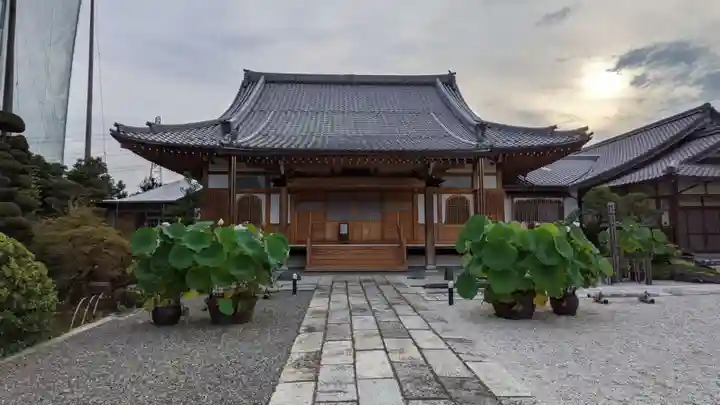 退休寺の本殿・本堂