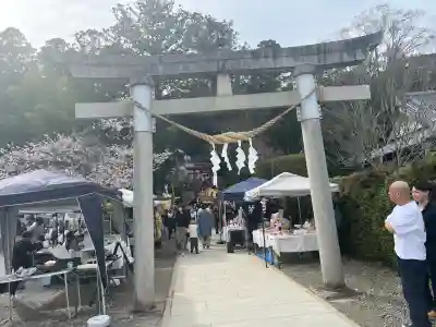 小川諏訪神社の{uncategorized: "未分類", other: "その他", undefined: "問題あり", building: "その他建物", grave: "お墓", sacred_gate: "鳥居", guardian: "狛犬", statue: "像", buddha: "仏像", history: "歴史", nature: "自然", garden: "庭園", animal: "動物", pagoda: "塔", temizu: "手水舎", mountain_gate: "山門・神門", sanctuary: "本殿・本堂", subordinate: "末社・摂社", art: "芸術", scenery: "景色", jizo: "地蔵", ema: "絵馬", goshuin: "御朱印", omikuji: "おみくじ", items: "授与品その他", amulet: "お守り", goshuincho: "御朱印帳", eats: "食事", festival: "お祭り", votive_dance: "神楽", shichigosan: "七五三参", wedding: "結婚式", experience: "体験その他", initially: "初詣", around: "周辺", anti_infection: "感染症対策"}