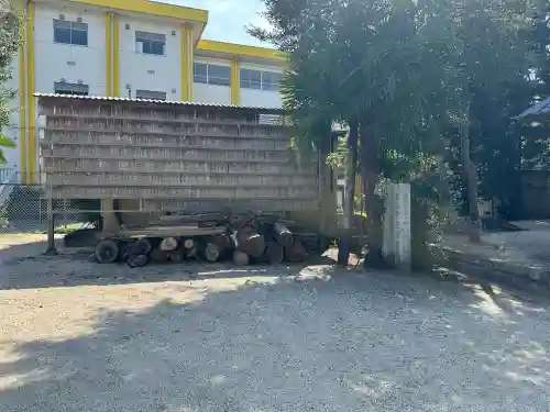 殖栗神社の{uncategorized: "未分類", other: "その他", undefined: "問題あり", building: "その他建物", grave: "お墓", sacred_gate: "鳥居", guardian: "狛犬", statue: "像", buddha: "仏像", history: "歴史", nature: "自然", garden: "庭園", animal: "動物", pagoda: "塔", temizu: "手水舎", mountain_gate: "山門・神門", sanctuary: "本殿・本堂", subordinate: "末社・摂社", art: "芸術", scenery: "景色", jizo: "地蔵", ema: "絵馬", goshuin: "御朱印", omikuji: "おみくじ", items: "授与品その他", amulet: "お守り", goshuincho: "御朱印帳", eats: "食事", festival: "お祭り", votive_dance: "神楽", shichigosan: "七五三参", wedding: "結婚式", experience: "体験その他", initially: "初詣", around: "周辺", anti_infection: "感染症対策"}