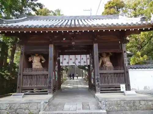 観音寺の山門