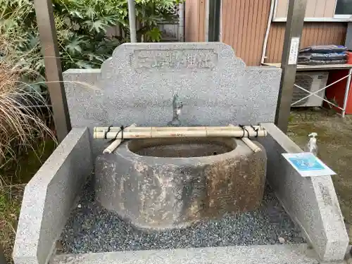 三島鴨神社の手水