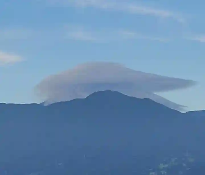 差出磯大嶽山神社 仕事と健康と厄よけの神さまの景色