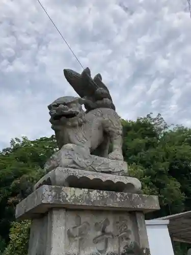 諸山積神社の狛犬