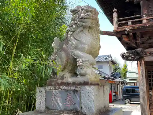 穴切大神社の狛犬