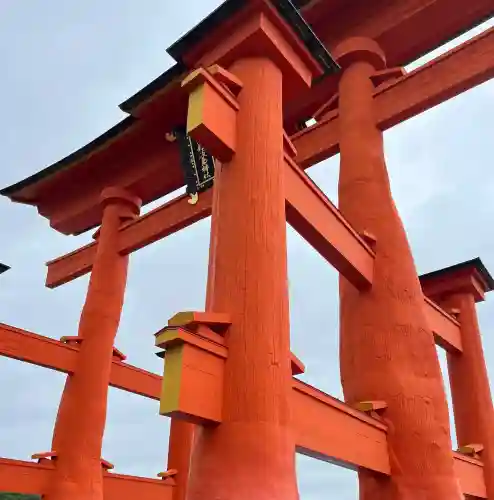 厳島神社の{uncategorized: "未分類", other: "その他", undefined: "問題あり", building: "その他建物", grave: "お墓", sacred_gate: "鳥居", guardian: "狛犬", statue: "像", buddha: "仏像", history: "歴史", nature: "自然", garden: "庭園", animal: "動物", pagoda: "塔", temizu: "手水舎", mountain_gate: "山門・神門", sanctuary: "本殿・本堂", subordinate: "末社・摂社", art: "芸術", scenery: "景色", jizo: "地蔵", ema: "絵馬", goshuin: "御朱印", omikuji: "おみくじ", items: "授与品その他", amulet: "お守り", goshuincho: "御朱印帳", eats: "食事", festival: "お祭り", votive_dance: "神楽", shichigosan: "七五三参", wedding: "結婚式", experience: "体験その他", initially: "初詣", around: "周辺", anti_infection: "感染症対策"}