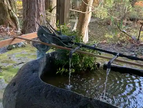 白山中居神社の手水