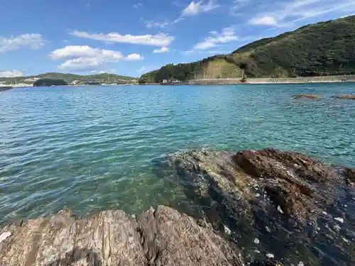 土佐清水港飛島防波堤灯台神社(高知県)