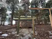 岩上神社の{uncategorized: "未分類", other: "その他", undefined: "問題あり", building: "その他建物", grave: "お墓", sacred_gate: "鳥居", guardian: "狛犬", statue: "像", buddha: "仏像", history: "歴史", nature: "自然", garden: "庭園", animal: "動物", pagoda: "塔", temizu: "手水舎", mountain_gate: "山門・神門", sanctuary: "本殿・本堂", subordinate: "末社・摂社", art: "芸術", scenery: "景色", jizo: "地蔵", ema: "絵馬", goshuin: "御朱印", omikuji: "おみくじ", items: "授与品その他", amulet: "お守り", goshuincho: "御朱印帳", eats: "食事", festival: "お祭り", votive_dance: "神楽", shichigosan: "七五三参", wedding: "結婚式", experience: "体験その他", initially: "初詣", around: "周辺", anti_infection: "感染症対策"}
