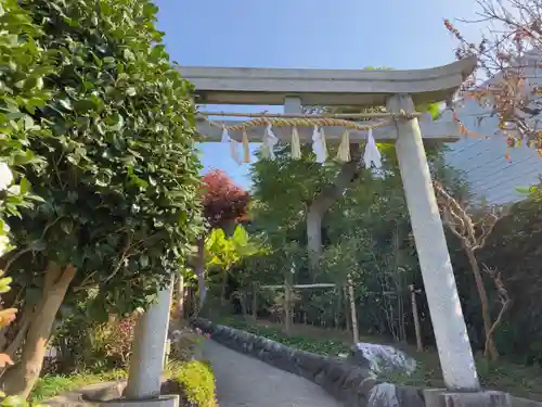 横浜御嶽神社の鳥居