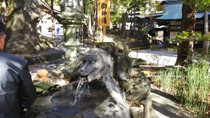 諏訪大社下社秋宮の手水舎