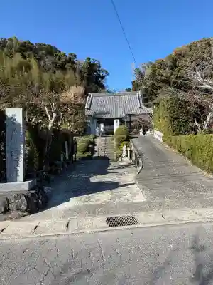 西行寺の{uncategorized: "未分類", other: "その他", undefined: "問題あり", building: "その他建物", grave: "お墓", sacred_gate: "鳥居", guardian: "狛犬", statue: "像", buddha: "仏像", history: "歴史", nature: "自然", garden: "庭園", animal: "動物", pagoda: "塔", temizu: "手水舎", mountain_gate: "山門・神門", sanctuary: "本殿・本堂", subordinate: "末社・摂社", art: "芸術", scenery: "景色", jizo: "地蔵", ema: "絵馬", goshuin: "御朱印", omikuji: "おみくじ", items: "授与品その他", amulet: "お守り", goshuincho: "御朱印帳", eats: "食事", festival: "お祭り", votive_dance: "神楽", shichigosan: "七五三参", wedding: "結婚式", experience: "体験その他", initially: "初詣", around: "周辺", anti_infection: "感染症対策"}