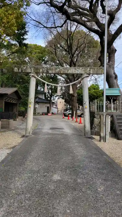 熊野三社の{uncategorized: "未分類", other: "その他", undefined: "問題あり", building: "その他建物", grave: "お墓", sacred_gate: "鳥居", guardian: "狛犬", statue: "像", buddha: "仏像", history: "歴史", nature: "自然", garden: "庭園", animal: "動物", pagoda: "塔", temizu: "手水舎", mountain_gate: "山門・神門", sanctuary: "本殿・本堂", subordinate: "末社・摂社", art: "芸術", scenery: "景色", jizo: "地蔵", ema: "絵馬", goshuin: "御朱印", omikuji: "おみくじ", items: "授与品その他", amulet: "お守り", goshuincho: "御朱印帳", eats: "食事", festival: "お祭り", votive_dance: "神楽", shichigosan: "七五三参", wedding: "結婚式", experience: "体験その他", initially: "初詣", around: "周辺", anti_infection: "感染症対策"}