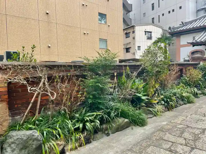 法泉寺の{uncategorized: "未分類", other: "その他", undefined: "問題あり", building: "その他建物", grave: "お墓", sacred_gate: "鳥居", guardian: "狛犬", statue: "像", buddha: "仏像", history: "歴史", nature: "自然", garden: "庭園", animal: "動物", pagoda: "塔", temizu: "手水舎", mountain_gate: "山門・神門", sanctuary: "本殿・本堂", subordinate: "末社・摂社", art: "芸術", scenery: "景色", jizo: "地蔵", ema: "絵馬", goshuin: "御朱印", omikuji: "おみくじ", items: "授与品その他", amulet: "お守り", goshuincho: "御朱印帳", eats: "食事", festival: "お祭り", votive_dance: "神楽", shichigosan: "七五三参", wedding: "結婚式", experience: "体験その他", initially: "初詣", around: "周辺", anti_infection: "感染症対策"}