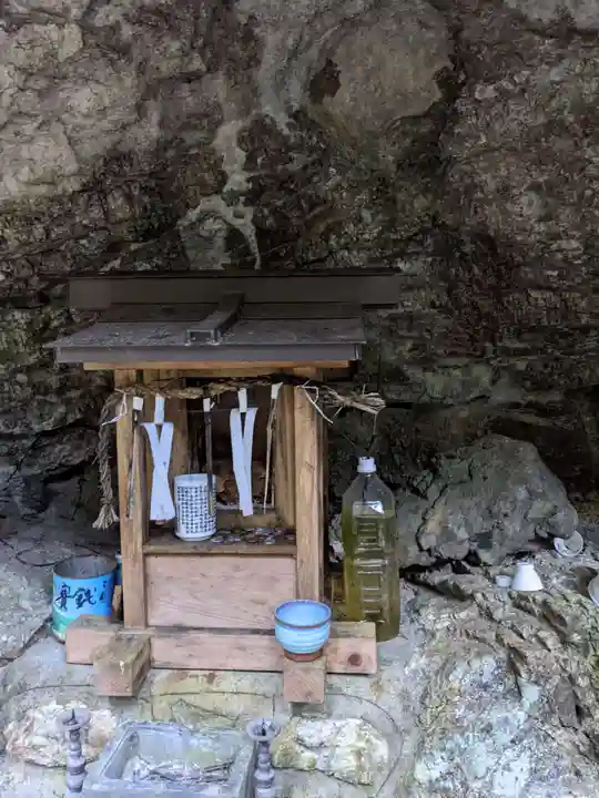 乳岩神社の本殿・本堂