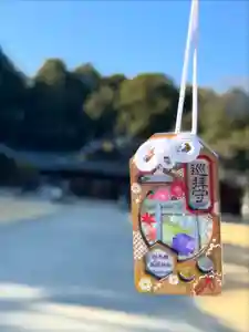 ご所望下さった皆様、大変お待たせ
致しました🙇🏻♂️
大好評の巡拝守り、頒布再開の目処が
立ちましたのでお知らせ致します✨
2月1日日曜日、9時より授与所にて
初穂料1,000円で頒布致します🧿
当日は、境内で節分祭とマルシェも開催
される予定ですので、とても賑やかに
なりそうです🌼
是非、この縁日に巡拝守りをお受けになり
これから巡られる神社のご祭神と、良きご縁
を結んで頂けたら幸いです🌸🌸🌸
※群馬護国オンライン授与所からも
2月1日(日)よりお申し込みが
可能です。