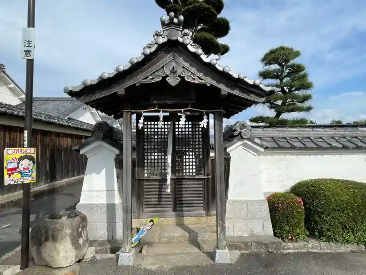 笠懸の宮 (笠懸神社)の{uncategorized: "未分類", other: "その他", undefined: "問題あり", building: "その他建物", grave: "お墓", sacred_gate: "鳥居", guardian: "狛犬", statue: "像", buddha: "仏像", history: "歴史", nature: "自然", garden: "庭園", animal: "動物", pagoda: "塔", temizu: "手水舎", mountain_gate: "山門・神門", sanctuary: "本殿・本堂", subordinate: "末社・摂社", art: "芸術", scenery: "景色", jizo: "地蔵", ema: "絵馬", goshuin: "御朱印", omikuji: "おみくじ", items: "授与品その他", amulet: "お守り", goshuincho: "御朱印帳", eats: "食事", festival: "お祭り", votive_dance: "神楽", shichigosan: "七五三参", wedding: "結婚式", experience: "体験その他", initially: "初詣", around: "周辺", anti_infection: "感染症対策"}