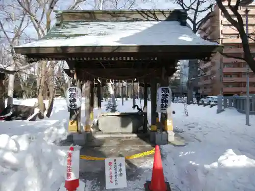 彌彦神社　(伊夜日子神社)の手水舎