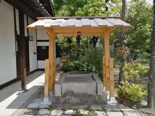 長母寺の手水舎