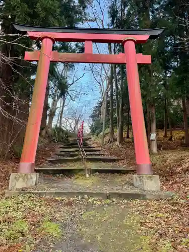 長者山新羅神社の{uncategorized: "未分類", other: "その他", undefined: "問題あり", building: "その他建物", grave: "お墓", sacred_gate: "鳥居", guardian: "狛犬", statue: "像", buddha: "仏像", history: "歴史", nature: "自然", garden: "庭園", animal: "動物", pagoda: "塔", temizu: "手水舎", mountain_gate: "山門・神門", sanctuary: "本殿・本堂", subordinate: "末社・摂社", art: "芸術", scenery: "景色", jizo: "地蔵", ema: "絵馬", goshuin: "御朱印", omikuji: "おみくじ", items: "授与品その他", amulet: "お守り", goshuincho: "御朱印帳", eats: "食事", festival: "お祭り", votive_dance: "神楽", shichigosan: "七五三参", wedding: "結婚式", experience: "体験その他", initially: "初詣", around: "周辺", anti_infection: "感染症対策"}
