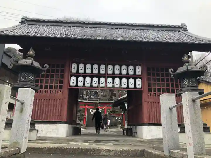 山名八幡宮の山門・神門