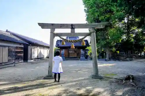 神明社（下佐々木町）の{uncategorized: "未分類", other: "その他", undefined: "問題あり", building: "その他建物", grave: "お墓", sacred_gate: "鳥居", guardian: "狛犬", statue: "像", buddha: "仏像", history: "歴史", nature: "自然", garden: "庭園", animal: "動物", pagoda: "塔", temizu: "手水舎", mountain_gate: "山門・神門", sanctuary: "本殿・本堂", subordinate: "末社・摂社", art: "芸術", scenery: "景色", jizo: "地蔵", ema: "絵馬", goshuin: "御朱印", omikuji: "おみくじ", items: "授与品その他", amulet: "お守り", goshuincho: "御朱印帳", eats: "食事", festival: "お祭り", votive_dance: "神楽", shichigosan: "七五三参", wedding: "結婚式", experience: "体験その他", initially: "初詣", around: "周辺", anti_infection: "感染症対策"}