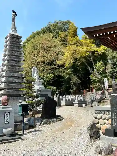寺岡山元三大師の{uncategorized: "未分類", other: "その他", undefined: "問題あり", building: "その他建物", grave: "お墓", sacred_gate: "鳥居", guardian: "狛犬", statue: "像", buddha: "仏像", history: "歴史", nature: "自然", garden: "庭園", animal: "動物", pagoda: "塔", temizu: "手水舎", mountain_gate: "山門・神門", sanctuary: "本殿・本堂", subordinate: "末社・摂社", art: "芸術", scenery: "景色", jizo: "地蔵", ema: "絵馬", goshuin: "御朱印", omikuji: "おみくじ", items: "授与品その他", amulet: "お守り", goshuincho: "御朱印帳", eats: "食事", festival: "お祭り", votive_dance: "神楽", shichigosan: "七五三参", wedding: "結婚式", experience: "体験その他", initially: "初詣", around: "周辺", anti_infection: "感染症対策"}