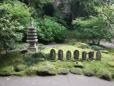 報国寺の{uncategorized: "未分類", other: "その他", undefined: "問題あり", building: "その他建物", grave: "お墓", sacred_gate: "鳥居", guardian: "狛犬", statue: "像", buddha: "仏像", history: "歴史", nature: "自然", garden: "庭園", animal: "動物", pagoda: "塔", temizu: "手水舎", mountain_gate: "山門・神門", sanctuary: "本殿・本堂", subordinate: "末社・摂社", art: "芸術", scenery: "景色", jizo: "地蔵", ema: "絵馬", goshuin: "御朱印", omikuji: "おみくじ", items: "授与品その他", amulet: "お守り", goshuincho: "御朱印帳", eats: "食事", festival: "お祭り", votive_dance: "神楽", shichigosan: "七五三参", wedding: "結婚式", experience: "体験その他", initially: "初詣", around: "周辺", anti_infection: "感染症対策"}