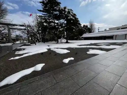 富山縣護國神社の{uncategorized: "未分類", other: "その他", undefined: "問題あり", building: "その他建物", grave: "お墓", sacred_gate: "鳥居", guardian: "狛犬", statue: "像", buddha: "仏像", history: "歴史", nature: "自然", garden: "庭園", animal: "動物", pagoda: "塔", temizu: "手水舎", mountain_gate: "山門・神門", sanctuary: "本殿・本堂", subordinate: "末社・摂社", art: "芸術", scenery: "景色", jizo: "地蔵", ema: "絵馬", goshuin: "御朱印", omikuji: "おみくじ", items: "授与品その他", amulet: "お守り", goshuincho: "御朱印帳", eats: "食事", festival: "お祭り", votive_dance: "神楽", shichigosan: "七五三参", wedding: "結婚式", experience: "体験その他", initially: "初詣", around: "周辺", anti_infection: "感染症対策"}