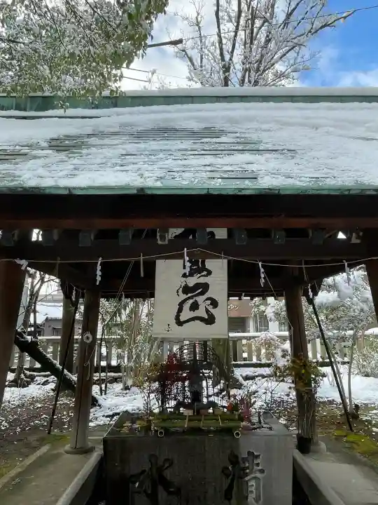 若宮神明社の{uncategorized: "未分類", other: "その他", undefined: "問題あり", building: "その他建物", grave: "お墓", sacred_gate: "鳥居", guardian: "狛犬", statue: "像", buddha: "仏像", history: "歴史", nature: "自然", garden: "庭園", animal: "動物", pagoda: "塔", temizu: "手水舎", mountain_gate: "山門・神門", sanctuary: "本殿・本堂", subordinate: "末社・摂社", art: "芸術", scenery: "景色", jizo: "地蔵", ema: "絵馬", goshuin: "御朱印", omikuji: "おみくじ", items: "授与品その他", amulet: "お守り", goshuincho: "御朱印帳", eats: "食事", festival: "お祭り", votive_dance: "神楽", shichigosan: "七五三参", wedding: "結婚式", experience: "体験その他", initially: "初詣", around: "周辺", anti_infection: "感染症対策"}