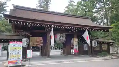 建部大社の山門・神門