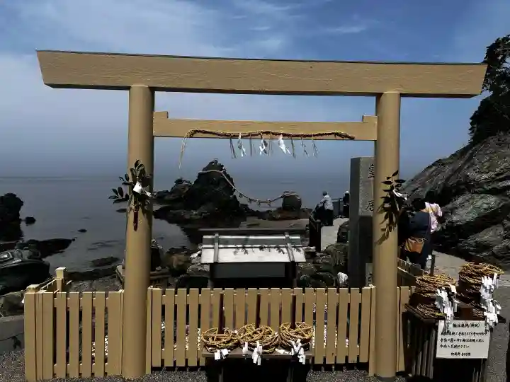 二見興玉神社の{uncategorized: "未分類", other: "その他", undefined: "問題あり", building: "その他建物", grave: "お墓", sacred_gate: "鳥居", guardian: "狛犬", statue: "像", buddha: "仏像", history: "歴史", nature: "自然", garden: "庭園", animal: "動物", pagoda: "塔", temizu: "手水舎", mountain_gate: "山門・神門", sanctuary: "本殿・本堂", subordinate: "末社・摂社", art: "芸術", scenery: "景色", jizo: "地蔵", ema: "絵馬", goshuin: "御朱印", omikuji: "おみくじ", items: "授与品その他", amulet: "お守り", goshuincho: "御朱印帳", eats: "食事", festival: "お祭り", votive_dance: "神楽", shichigosan: "七五三参", wedding: "結婚式", experience: "体験その他", initially: "初詣", around: "周辺", anti_infection: "感染症対策"}