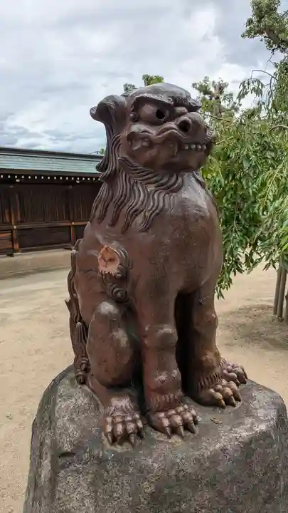 白波稲荷神社(貴布禰神社境内社)の狛犬