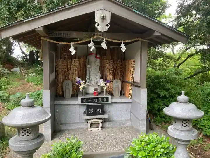 観音寺の{uncategorized: "未分類", other: "その他", undefined: "問題あり", building: "その他建物", grave: "お墓", sacred_gate: "鳥居", guardian: "狛犬", statue: "像", buddha: "仏像", history: "歴史", nature: "自然", garden: "庭園", animal: "動物", pagoda: "塔", temizu: "手水舎", mountain_gate: "山門・神門", sanctuary: "本殿・本堂", subordinate: "末社・摂社", art: "芸術", scenery: "景色", jizo: "地蔵", ema: "絵馬", goshuin: "御朱印", omikuji: "おみくじ", items: "授与品その他", amulet: "お守り", goshuincho: "御朱印帳", eats: "食事", festival: "お祭り", votive_dance: "神楽", shichigosan: "七五三参", wedding: "結婚式", experience: "体験その他", initially: "初詣", around: "周辺", anti_infection: "感染症対策"}
