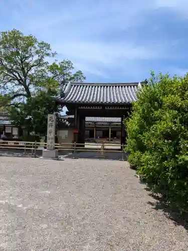 元興寺の{uncategorized: "未分類", other: "その他", undefined: "問題あり", building: "その他建物", grave: "お墓", sacred_gate: "鳥居", guardian: "狛犬", statue: "像", buddha: "仏像", history: "歴史", nature: "自然", garden: "庭園", animal: "動物", pagoda: "塔", temizu: "手水舎", mountain_gate: "山門・神門", sanctuary: "本殿・本堂", subordinate: "末社・摂社", art: "芸術", scenery: "景色", jizo: "地蔵", ema: "絵馬", goshuin: "御朱印", omikuji: "おみくじ", items: "授与品その他", amulet: "お守り", goshuincho: "御朱印帳", eats: "食事", festival: "お祭り", votive_dance: "神楽", shichigosan: "七五三参", wedding: "結婚式", experience: "体験その他", initially: "初詣", around: "周辺", anti_infection: "感染症対策"}
