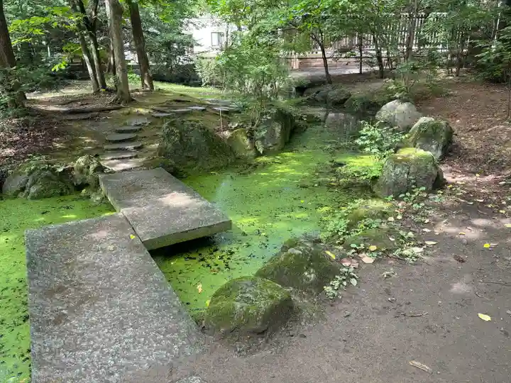 帯廣神社の庭園