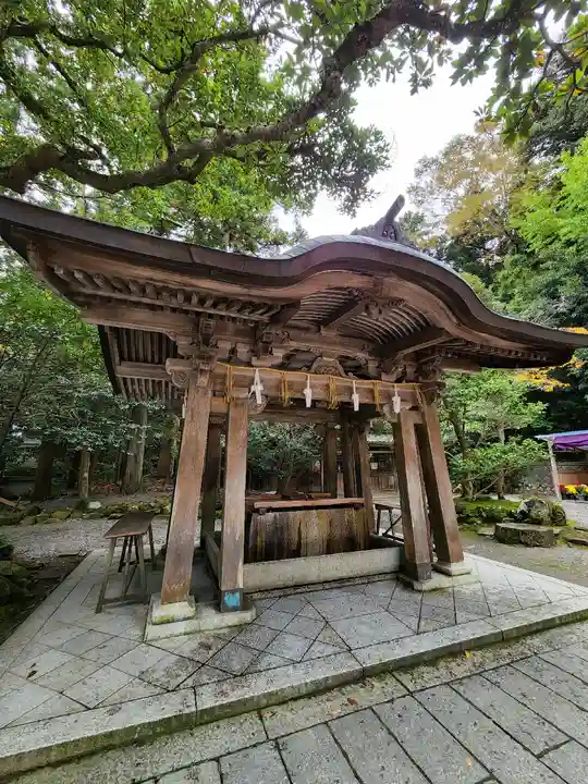 彌彦神社の手水舎