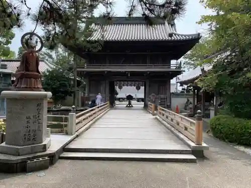 霊山寺の山門