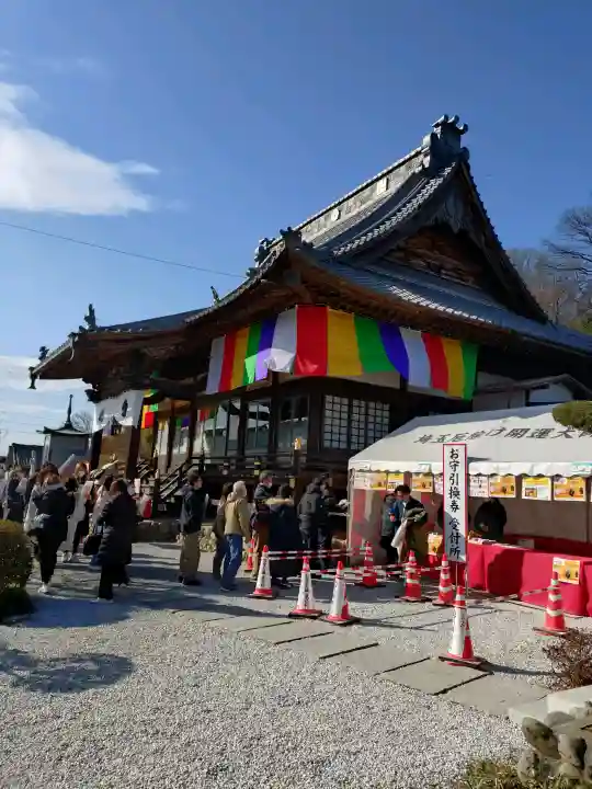 埼玉厄除け開運大師・龍泉寺(切り絵御朱印発祥の寺)の{uncategorized: "未分類", other: "その他", undefined: "問題あり", building: "その他建物", grave: "お墓", sacred_gate: "鳥居", guardian: "狛犬", statue: "像", buddha: "仏像", history: "歴史", nature: "自然", garden: "庭園", animal: "動物", pagoda: "塔", temizu: "手水舎", mountain_gate: "山門・神門", sanctuary: "本殿・本堂", subordinate: "末社・摂社", art: "芸術", scenery: "景色", jizo: "地蔵", ema: "絵馬", goshuin: "御朱印", omikuji: "おみくじ", items: "授与品その他", amulet: "お守り", goshuincho: "御朱印帳", eats: "食事", festival: "お祭り", votive_dance: "神楽", shichigosan: "七五三参", wedding: "結婚式", experience: "体験その他", initially: "初詣", around: "周辺", anti_infection: "感染症対策"}