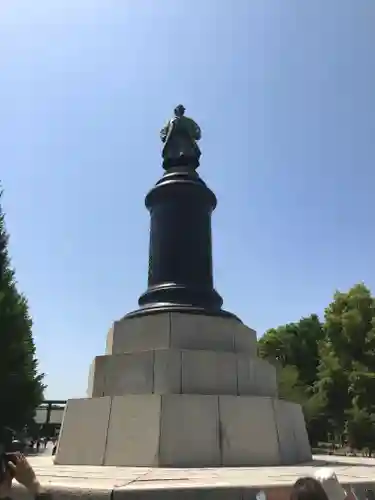 靖國神社の像