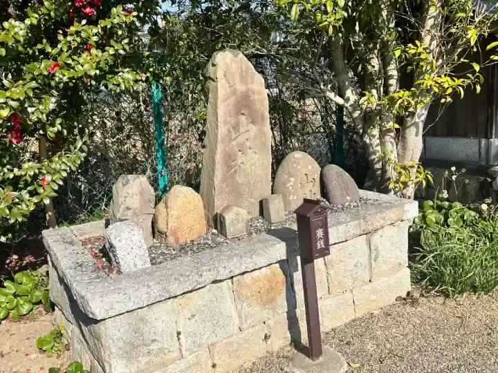 比佐豆知神社の{uncategorized: "未分類", other: "その他", undefined: "問題あり", building: "その他建物", grave: "お墓", sacred_gate: "鳥居", guardian: "狛犬", statue: "像", buddha: "仏像", history: "歴史", nature: "自然", garden: "庭園", animal: "動物", pagoda: "塔", temizu: "手水舎", mountain_gate: "山門・神門", sanctuary: "本殿・本堂", subordinate: "末社・摂社", art: "芸術", scenery: "景色", jizo: "地蔵", ema: "絵馬", goshuin: "御朱印", omikuji: "おみくじ", items: "授与品その他", amulet: "お守り", goshuincho: "御朱印帳", eats: "食事", festival: "お祭り", votive_dance: "神楽", shichigosan: "七五三参", wedding: "結婚式", experience: "体験その他", initially: "初詣", around: "周辺", anti_infection: "感染症対策"}