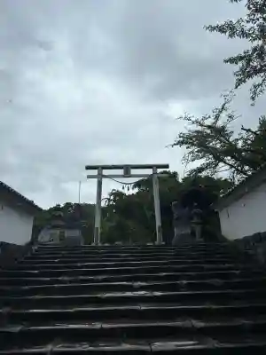大村神社の{uncategorized: "未分類", other: "その他", undefined: "問題あり", building: "その他建物", grave: "お墓", sacred_gate: "鳥居", guardian: "狛犬", statue: "像", buddha: "仏像", history: "歴史", nature: "自然", garden: "庭園", animal: "動物", pagoda: "塔", temizu: "手水舎", mountain_gate: "山門・神門", sanctuary: "本殿・本堂", subordinate: "末社・摂社", art: "芸術", scenery: "景色", jizo: "地蔵", ema: "絵馬", goshuin: "御朱印", omikuji: "おみくじ", items: "授与品その他", amulet: "お守り", goshuincho: "御朱印帳", eats: "食事", festival: "お祭り", votive_dance: "神楽", shichigosan: "七五三参", wedding: "結婚式", experience: "体験その他", initially: "初詣", around: "周辺", anti_infection: "感染症対策"}