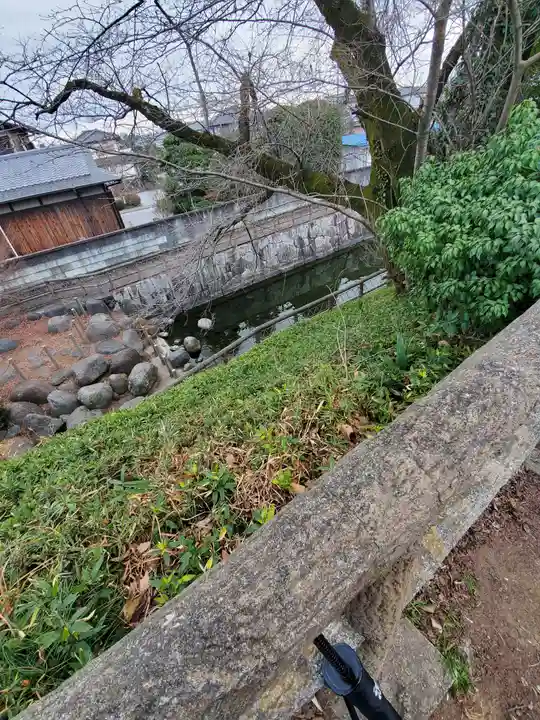 精忠神社の周辺