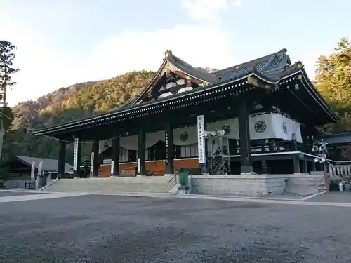 久遠寺の本殿・本堂