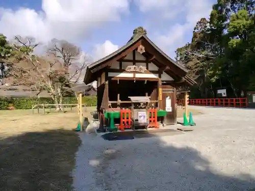 賀茂別雷神社（上賀茂神社）の{uncategorized: "未分類", other: "その他", undefined: "問題あり", building: "その他建物", grave: "お墓", sacred_gate: "鳥居", guardian: "狛犬", statue: "像", buddha: "仏像", history: "歴史", nature: "自然", garden: "庭園", animal: "動物", pagoda: "塔", temizu: "手水舎", mountain_gate: "山門・神門", sanctuary: "本殿・本堂", subordinate: "末社・摂社", art: "芸術", scenery: "景色", jizo: "地蔵", ema: "絵馬", goshuin: "御朱印", omikuji: "おみくじ", items: "授与品その他", amulet: "お守り", goshuincho: "御朱印帳", eats: "食事", festival: "お祭り", votive_dance: "神楽", shichigosan: "七五三参", wedding: "結婚式", experience: "体験その他", initially: "初詣", around: "周辺", anti_infection: "感染症対策"}