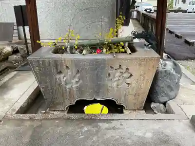 新羅神社の手水舎